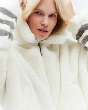 Load image into Gallery viewer, Noelle faux-fur jacket - Snow White
