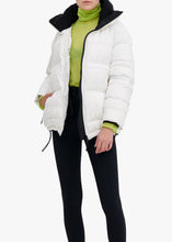 Load image into Gallery viewer, Dulcie Cashmere-Silk Turtle-Neck Layer - Lime
